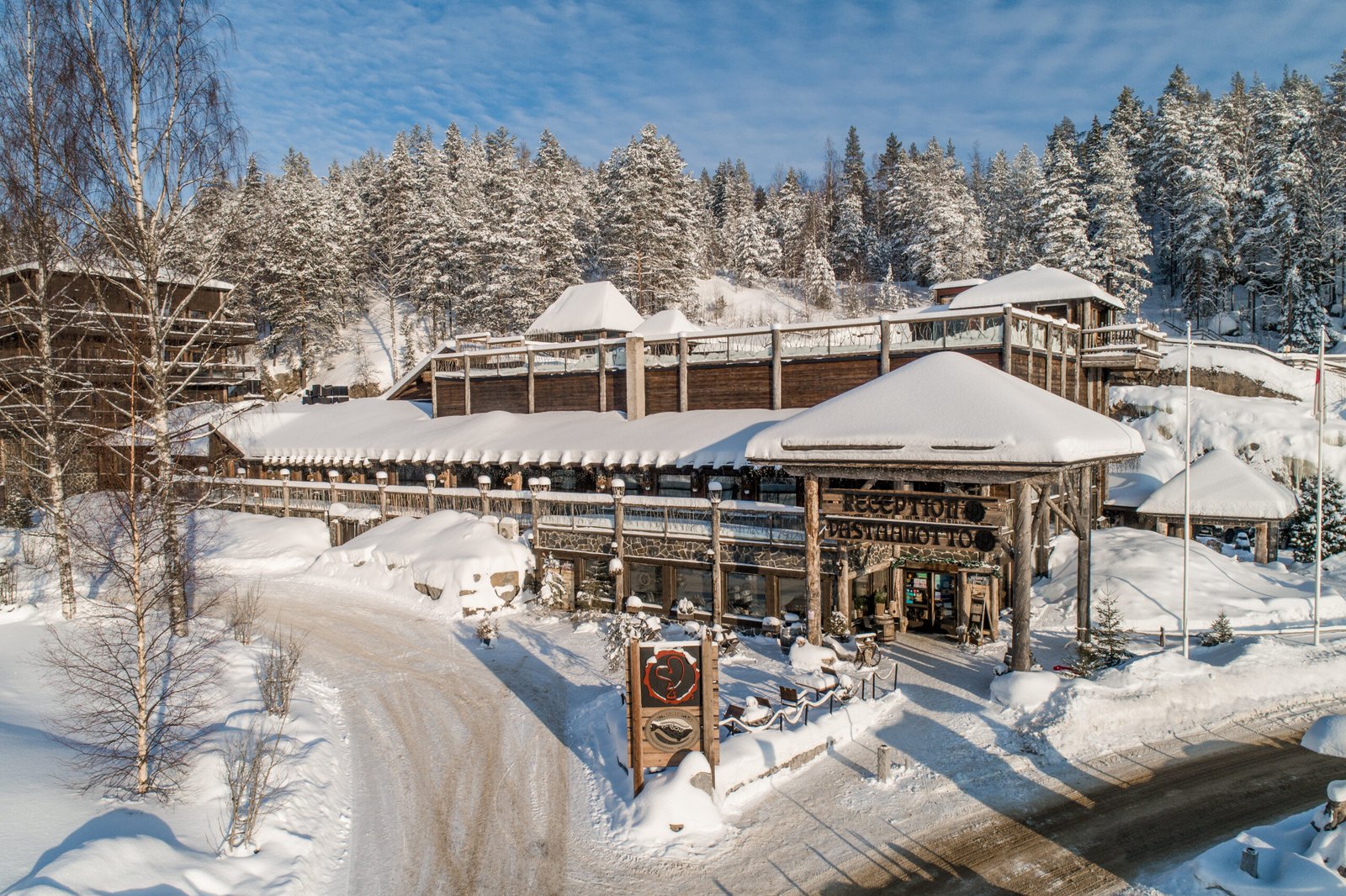 Lakeside sauna and cold-plunge deck at Järvisydän in Finland’s Lakeland