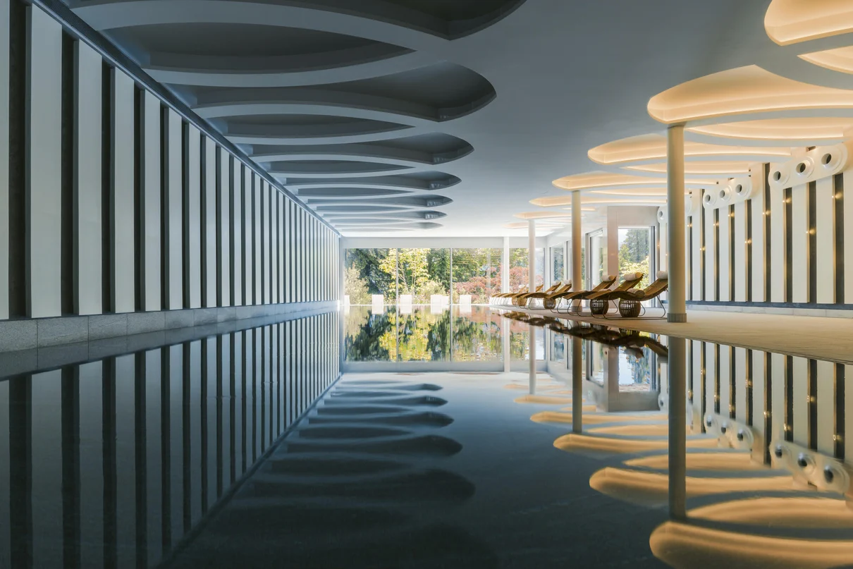 Signature hydrotherapy awakens circulation and vital energy.